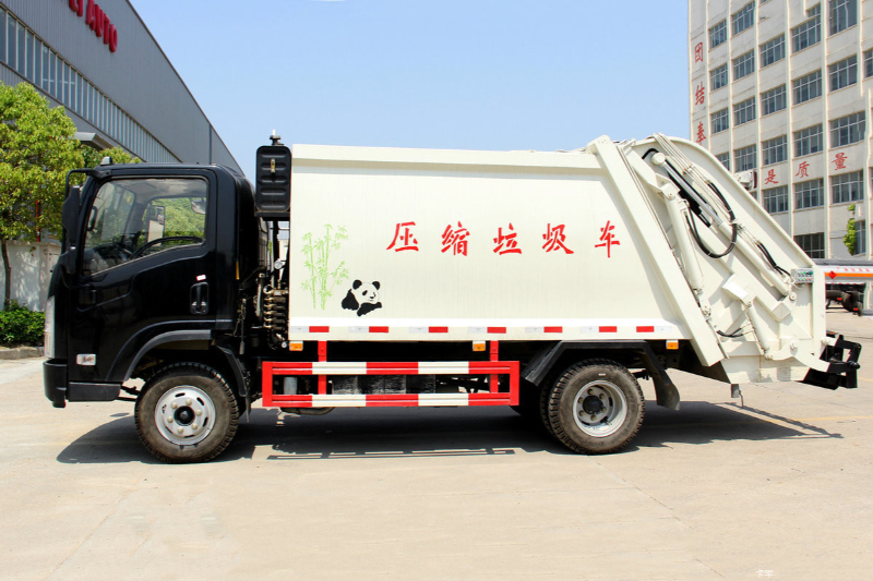 Shacman Brand 6CBM Compactor Garbage Truck