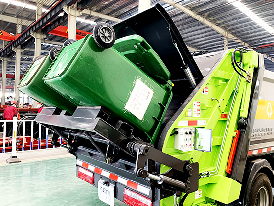 Dongfeng 4.8CBM Garbage Compactor Truck