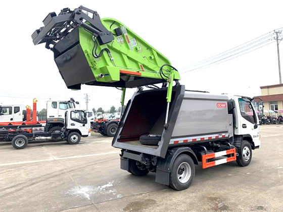 Dongfeng 4.8CBM Garbage Compactor Truck